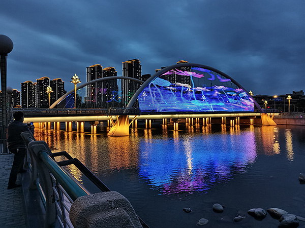 1742970194152440.jpg 人民路街道河道亮化.jpg