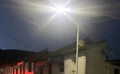 农村院子里最适合的人民路街道太阳能路灯亮度与安装要点